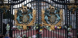 Morte Regina Elisabetta II, 10 giorni di lutto e poi i funerali