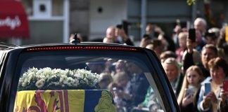 Elisabetta, l’ultimo viaggio della Regina: prima tappa Edimburgo
