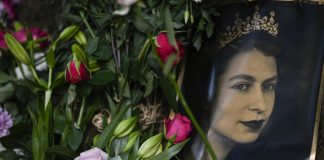Elisabetta II, le regole per la camera ardente: niente fiori e silenzio per la Regina