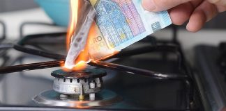 Bollette, da ottobre gas fino a +120%: 317 euro per famiglia tipo al mese
