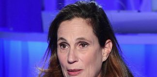 Covid, Ilaria Capua: “Virus non andrà via, in inverno andrà rimessa mascherina”