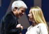 Elezioni 2022, Pino Insegno sul palco di Roma presenta Giorgia Meloni