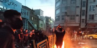 Iran, notte di proteste per Mahsa Amini: bloccati Instagram e WhatsApp