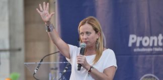 Ucraina, Meloni: “Sanzioni questione complessa, ma Italia deve sostenere Kiev”