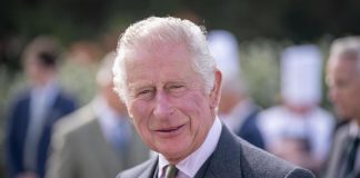 Addio a Elisabetta II, Carlo è il nuovo re