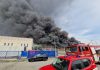 Milano, incendio in azienda chimica, 6 feriti, uno gravissimo :”Tenete finestre chiuse”