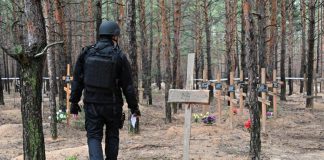 Ucraina, tra i 146 corpi riesumati a Izium anche due bambini