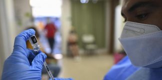 Covid, Di Perri: “Vaccini aggiornati funzionano ma ai 40enni non li darei”