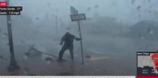 Uragano Ian in Florida, giornalista (quasi) vola via – Video