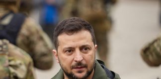Zelensky “Le bandiere ucraine sventolano nelle zone del referendum farsa”