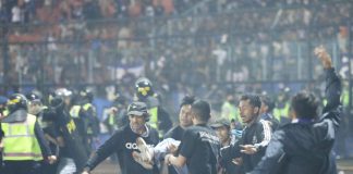 Tragedia allo stadio in Indonesia, si riduce a un centinaio il bilancio delle vittime