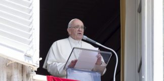 Papa “L’esclusione dei migranti è schifosa e criminale”