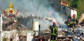 Esplosione in una palazzina a Lucca, due vittime