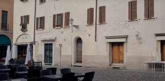 Insetti e sporcizia nella dispensa, proposta la chiusura del bar Lasagna