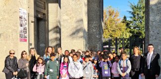 I bambini delle scuole “Allende” e “Tazzoli” protagonisti di “Fiori sulle tombe”