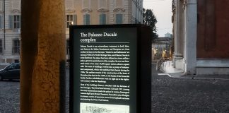 Nuovi totem esterni retroilluminati per Palazzo Ducale