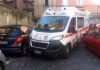 Napoli, ambulanza bloccata da auto in sosta selvaggia: muore una donna