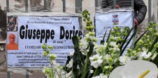 Napoli, bimbo ucciso: ergastolo a patrigno e madre in appello