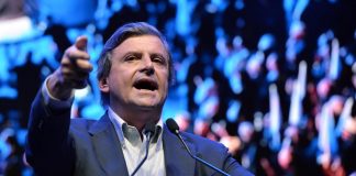 Calenda: “Partito unico con Renzi per elezioni europee”