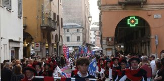 Pienone a Mantova e atmosfera di festa. E il corteo rinascimentale fa rivivere i fasti dei Gonzaga