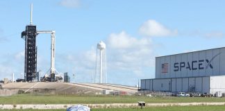 SpaceX, capsula Crew Dragon si aggancia alla Iss