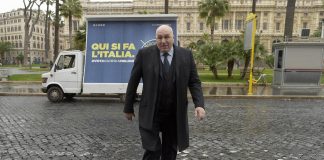 Governo, Crosetto: “Tenuta sociale a rischio, Mosca soffia su rabbia piazze”
