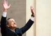 Governo, Draghi lascia Chigi: applausi per il premier uscente