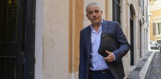 Governo, Fazzolari: “Meloni chiede serietà. Forza Italia? Confidiamo non ci saranno problemi”