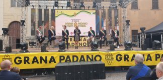 Taglio del nastro, della forma e della torta per la 25°Fiera del Grana Padano dei Prati Stabili
