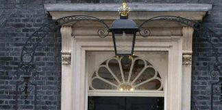 Gb, pacco sospetto a Londra: evacuati Downing Street e Whitehall