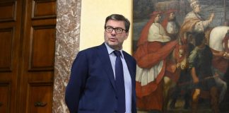 Caro bollette, morosi, proroghe e bonus: cosa c’è sul tavolo di Giorgetti
