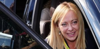 Meloni vede Berlusconi e stringe i tempi per nuovo governo