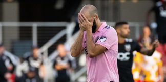 Higuain in lacrime annuncia il ritiro: “Addio al calcio”