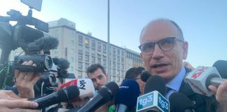 Ucraina, da Letta a Bonino: in centinaia al sit-in davanti ambasciata Russia