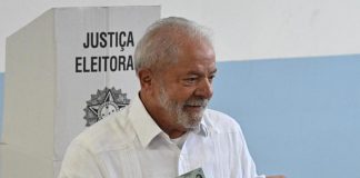 Elezioni Brasile 2022, Lula vota: “Il giorno più importante della mia vita”