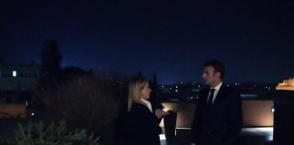 Governo, incontro informale Meloni-Macron: “Intesa su grandi sfide Ue”