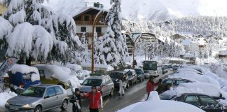 Montagna, troppe auto sulle Dolomiti: in arrivo Ztl e prenotazioni