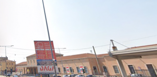 Aggredita davanti alla stazione, scatta l’allarme che rientra: la donna è solo completamente ubriaca