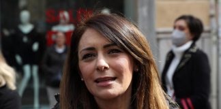 Calenda-Picierno, nuovo round social
