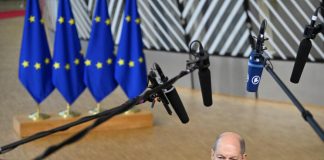 Caro energia, Scholz: “Discutiamo di prezzo gas, ma non vogliamo restare senza”