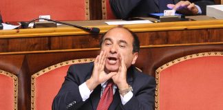 Governo, Scilipoti torna al Senato: “Meloni coraggiosa”