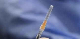 Vaccino covid, Ema: “1,5 milioni di sospetti eventi avversi su 912 milioni di dosi”