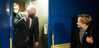 Ucraina, Steinmeier a Kiev: “Continueremo sostegno anche a livello militare”