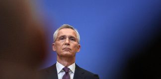 Ucraina, Stoltenberg: “Russia debole, Putin sta fallendo”