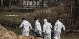 Ucraina, riesumati corpi 4 bambini in fossa comune a Lyman
