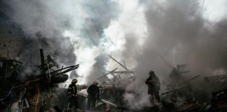 Ucraina, raid russi in diverse città: colpita centrale elettrica a Kiev