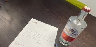Vodka made in Sicily in dono a Berlusconi, con bigliettino