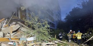 Ucraina, nuovo raid su Zaporizhzhia: distrutto un altro palazzo residenziale
