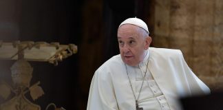 Appello Papa Francesco “Ue non lasci sola l’Italia sul fronte dell’immigrazione”