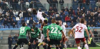 Pinamonti replica ad Abraham, Sassuolo-Roma 1-1